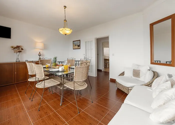 Luzimar Duplex شقة *